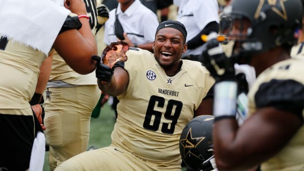 vanderbilt-football-adam-butler-rib-eating-contest_copy.jpg